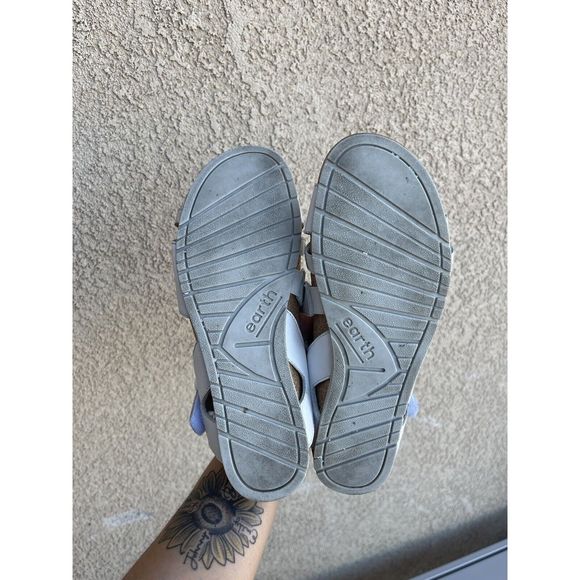 Earth linden laguna leather sandals - size 6 - white/silver - Picture 10 of 10